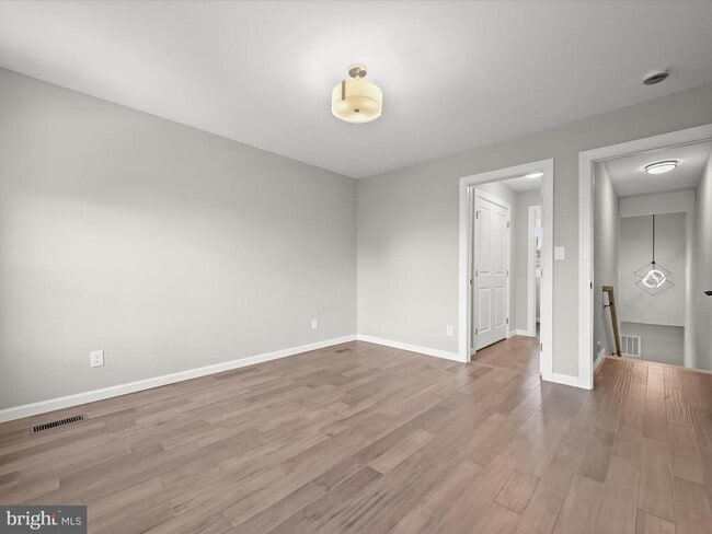 Building Photo - 1015 S Kenwood Ave