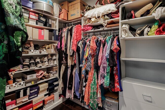 Building Photo - 2412 Wilson St