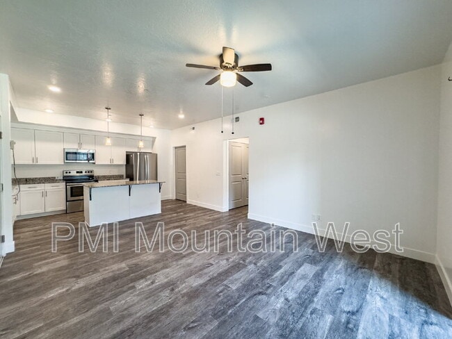 Building Photo - 875 S Depot St