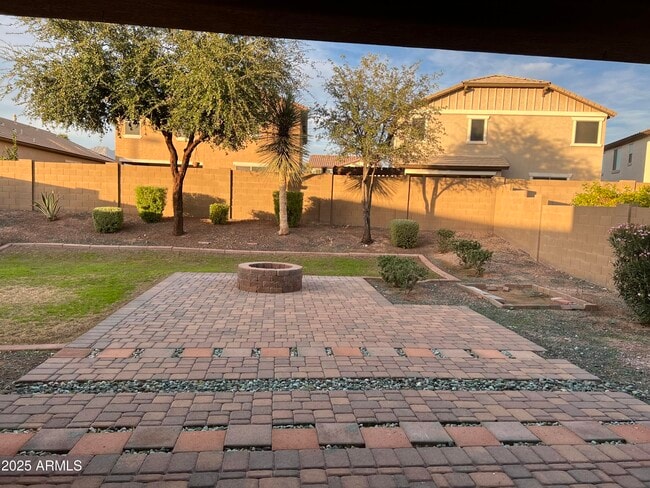 Building Photo - 21284 W Almeria Rd