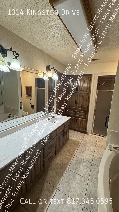 Building Photo - 1014 Kingston Dr