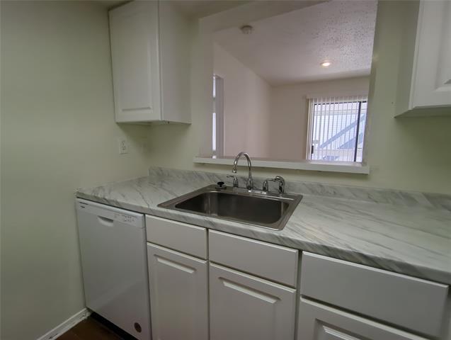 Building Photo - 7431 Holly Hill Dr