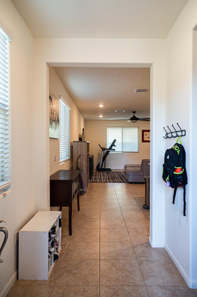 Building Photo - 7387 S Via Plaza del Maya