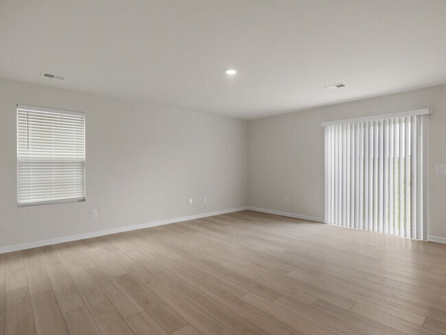 Building Photo - Modern 5BR Home with Quartz Kitchen & Open...