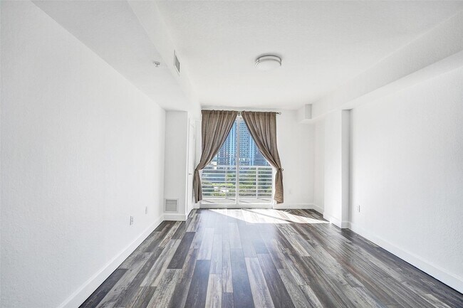 Building Photo - 1830 Radius Dr