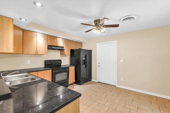 Building Photo - Now Leasing 3-Bedroom, 2-Bath House with Detached Garage for Move in August 1st!