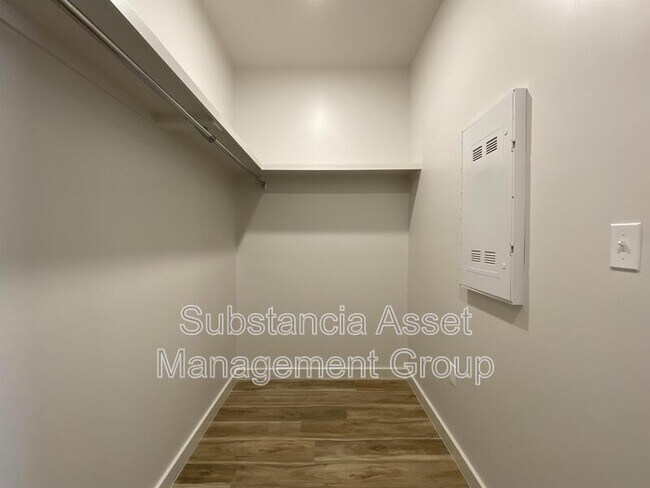 Building Photo - 1683 Midtown Pl