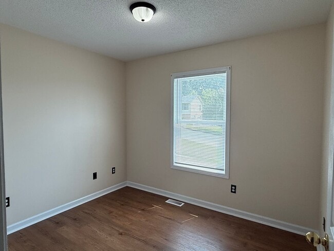Building Photo - 129 Meadowlark Drive