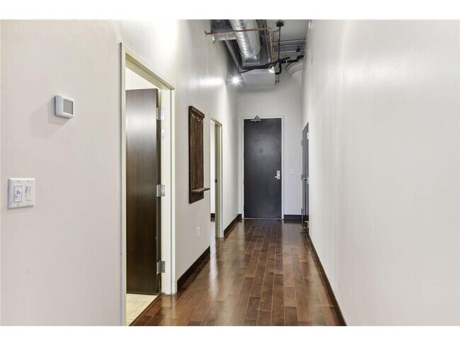 Building Photo - 618 N Washington Ave