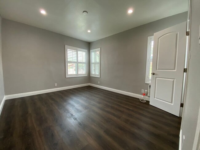 Building Photo - 702 N McCadden Pl