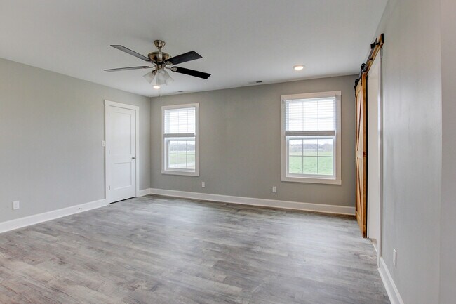 Building Photo - 127 Riverbend Dr