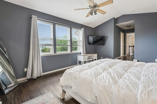 Building Photo - Luxurious 4-Bedroom Furnished Home in West...