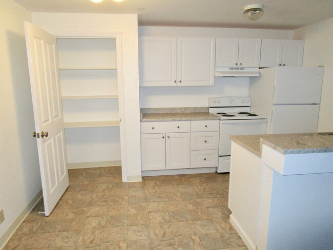 Building Photo - 300 Union St