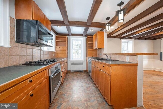 Building Photo - 625 Chelten Hills Dr