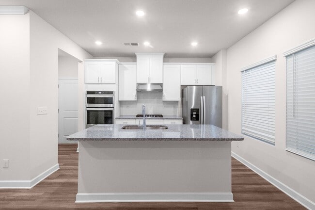 Building Photo - Beautiful and Spacious Home in the Heart of Pineville!