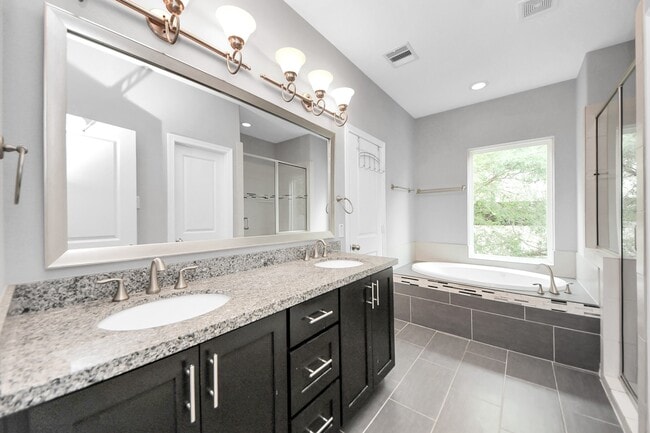 Building Photo - 2219 Bellefontaine