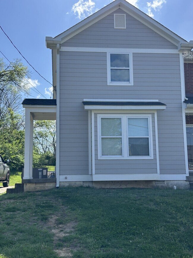 Building Photo - 2611 Lakevilla Dr