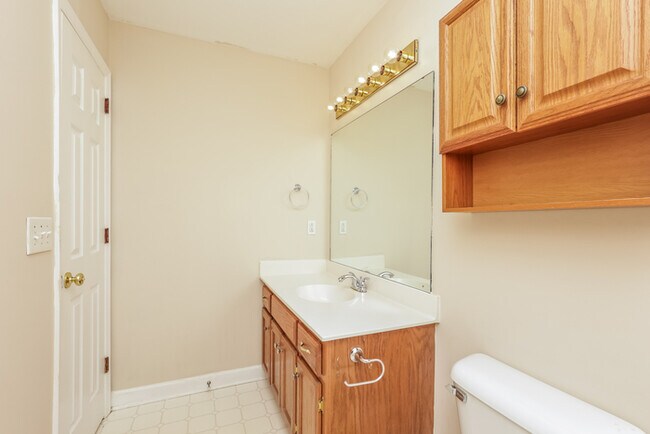 Building Photo - 2812 Sutherland Dr