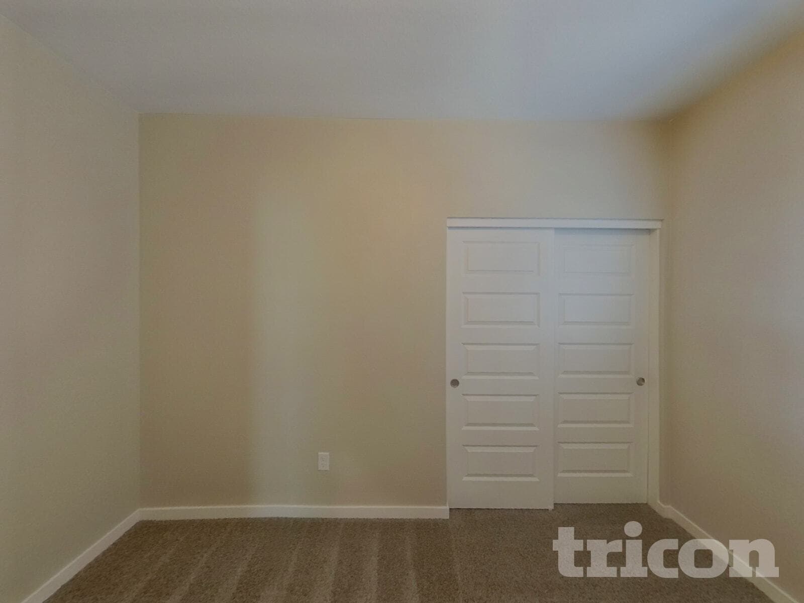 Building Photo - 1330 N Parkcrest