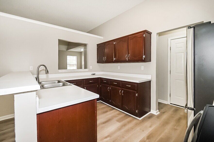 Building Photo - 5570 Alexandria Ln