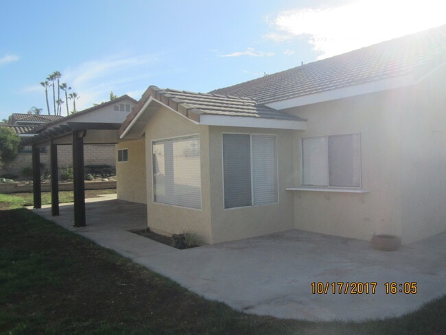 Building Photo - CANYON CREST GORGEOUS SINGLE STORY