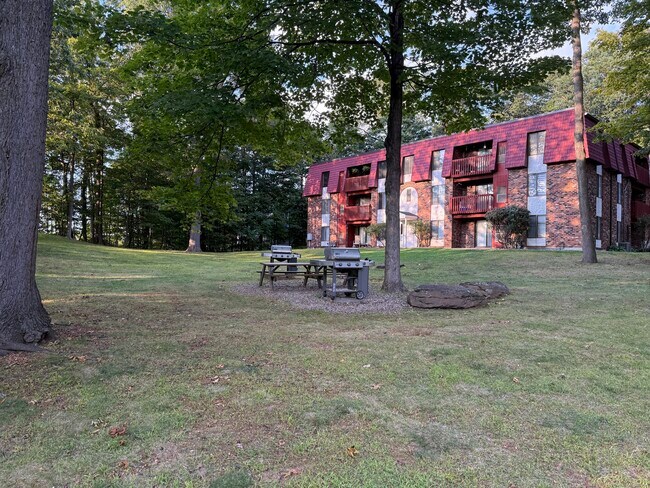 Building Photo - 20 Woodsedge Dr