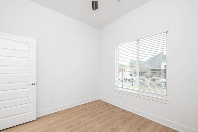 Building Photo - 2832 S Zinc Ave
