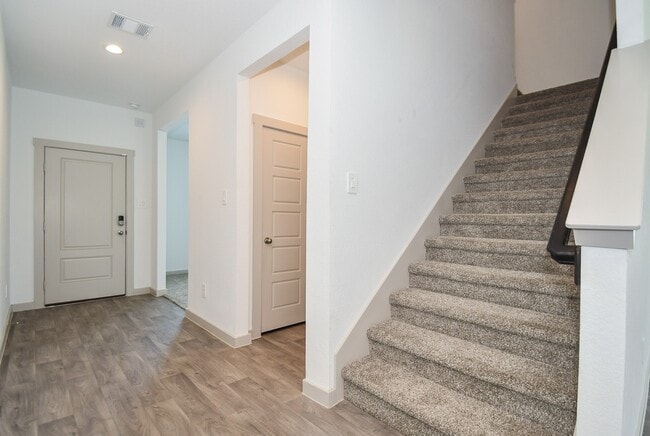 Building Photo - 8034 House bank Ln