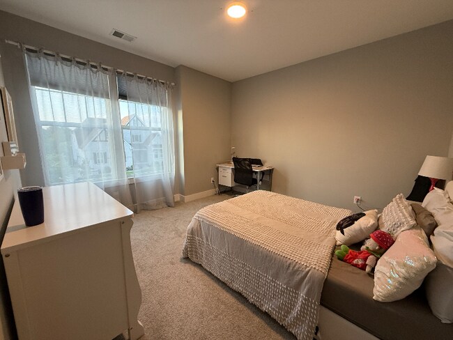 Building Photo - 201 Broadgreen Ln
