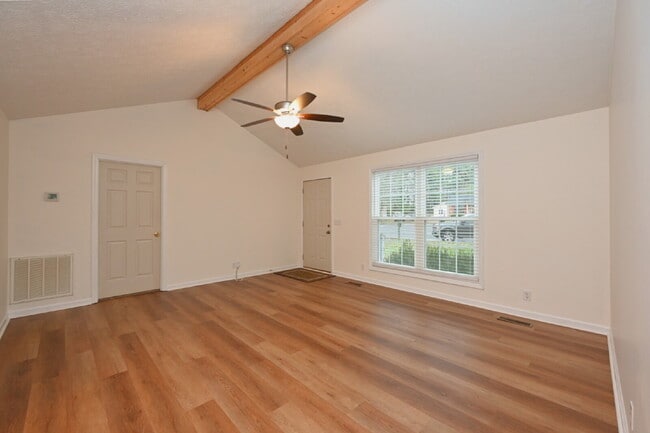 Building Photo - Car-free convenience! Modern 3 Bed Home Minutes from Downtown Gallatin