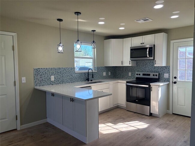 Building Photo - 205 NW 2nd St