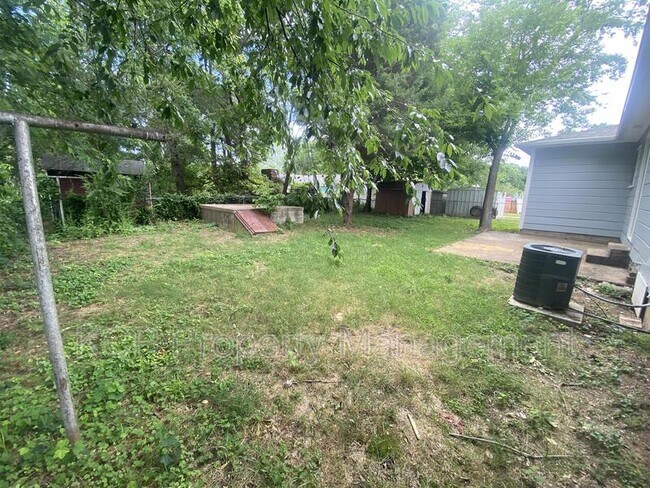 Building Photo - 2819 Phoenix Ave