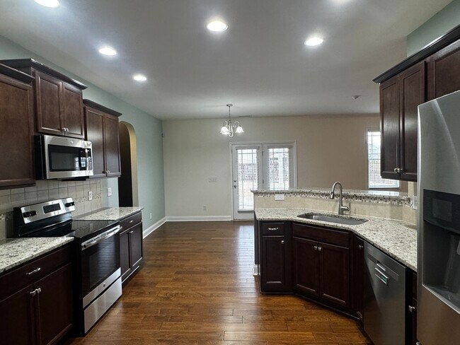 Building Photo - 5 Bedroom 3 Bath Home In Grays Creek