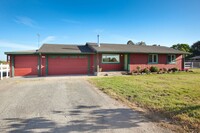 Building Photo - 3882 Llano Rd