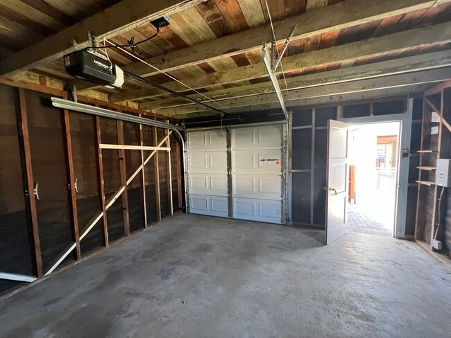 Building Photo - 930 Anchor St