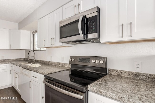 Building Photo - 15604 E Mustang Dr