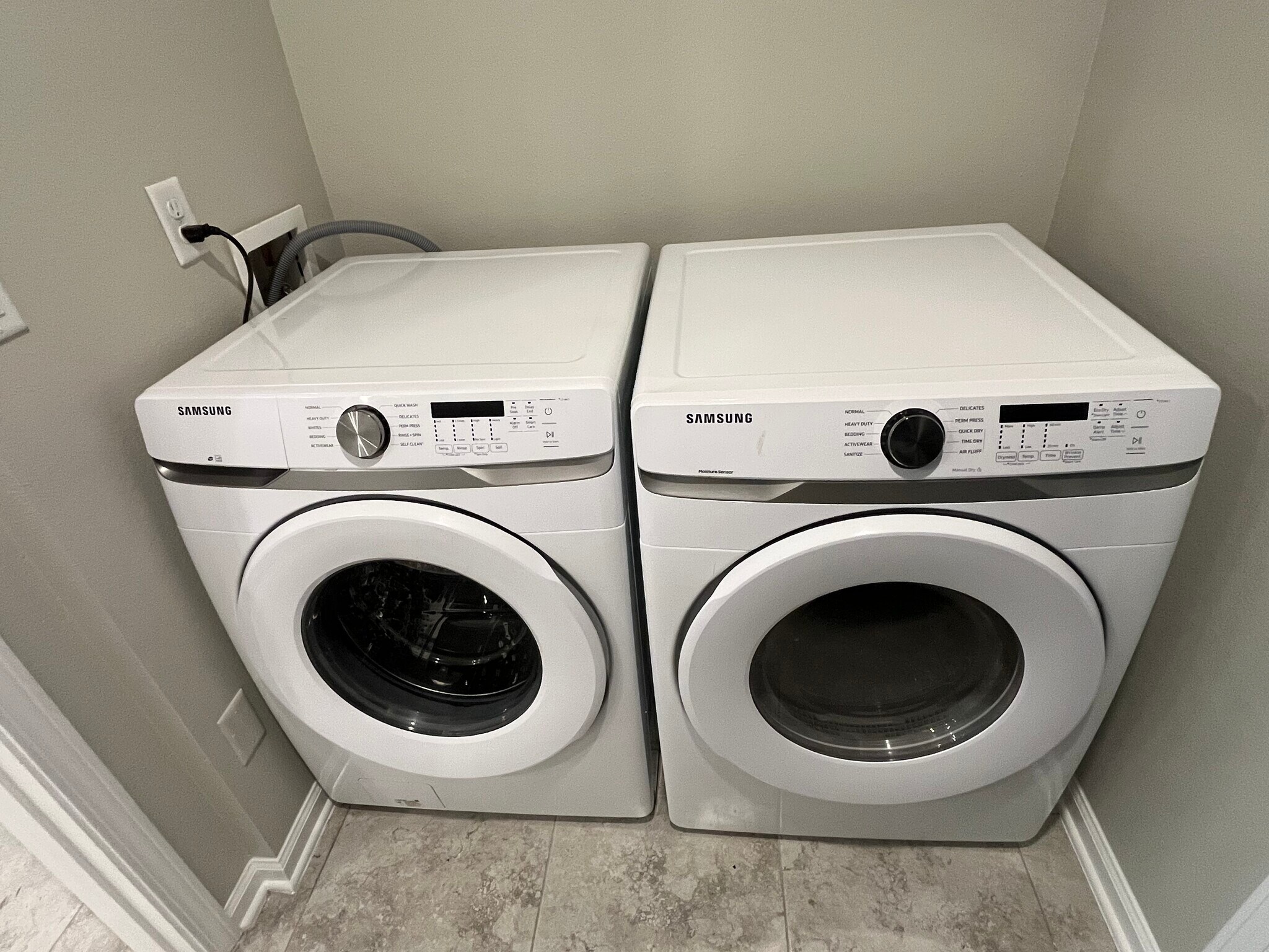 Building Photo - 116 College St