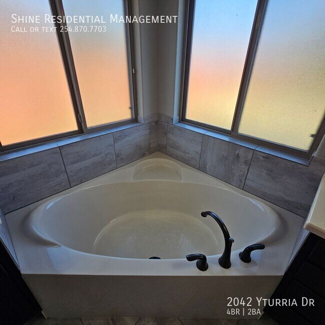 Building Photo - 2042 Yturria Dr