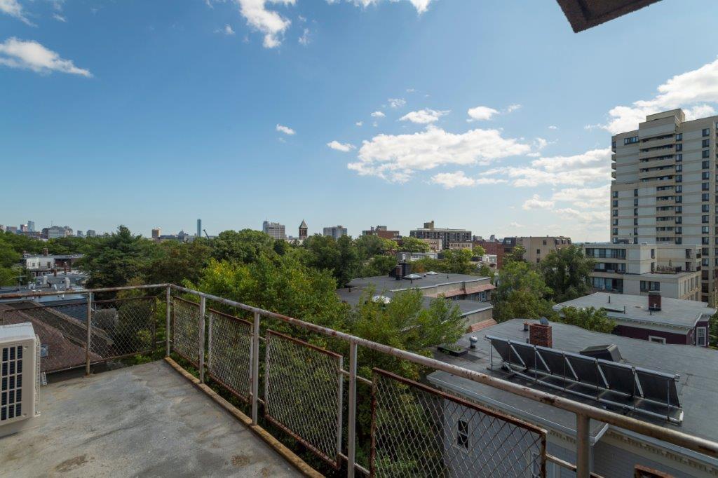 Building Photo - 334 Harvard St