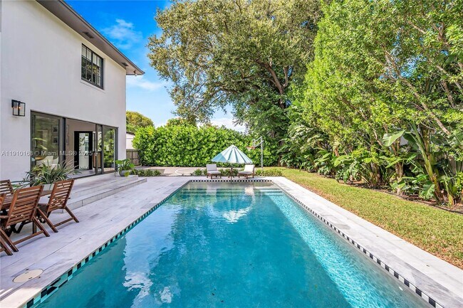 Building Photo - 1951 SW 23rd St