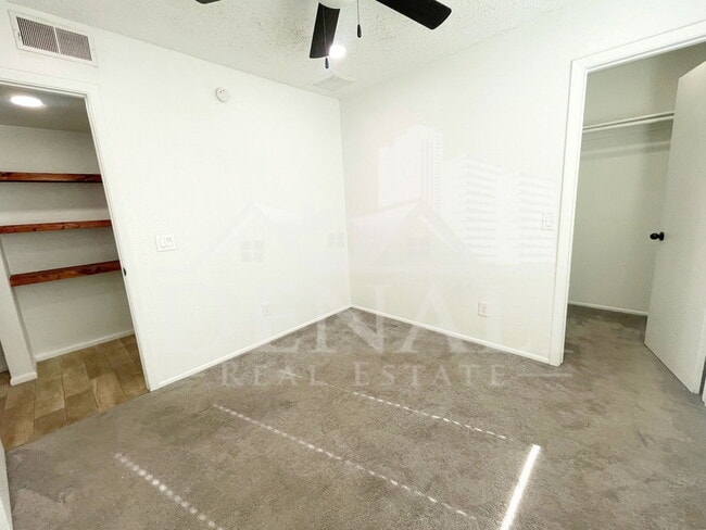 Building Photo - 423 S Terry Ln