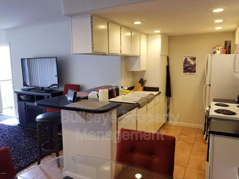 Building Photo - 1111 E University Dr