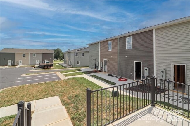 Building Photo - 3973 Newhall Dr NW