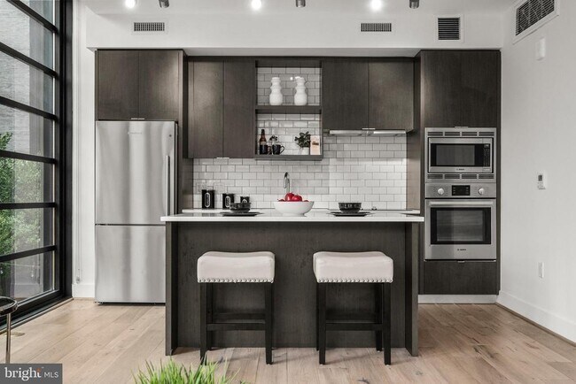 Building Photo - 1300 4th St SE