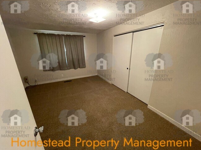 Building Photo - 130 Cottonwood Ct