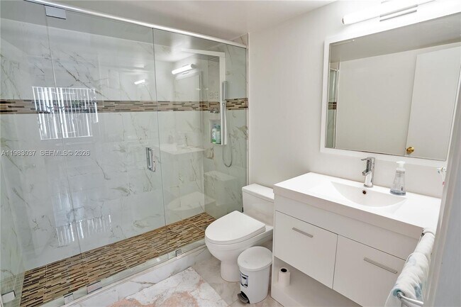 Building Photo - 2421 NE 10th St