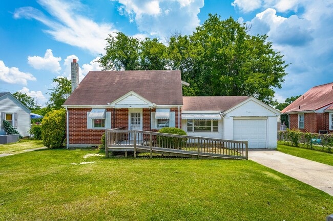 Primary Photo - 3 Bedroom House in East Ridge!