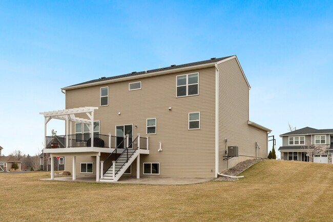 Building Photo - 657 Aster Rd