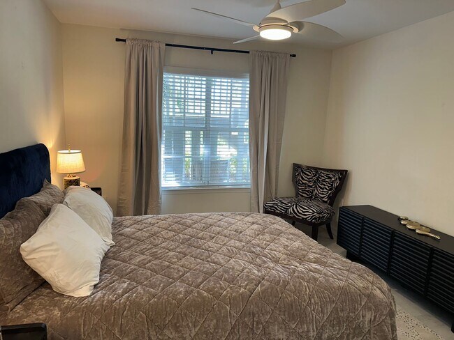 Building Photo - SEASONAL RENTAL - Downtown Sarasota Renova...