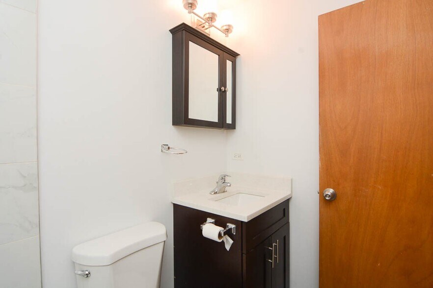 Building Photo - 520 W Aldine Ave